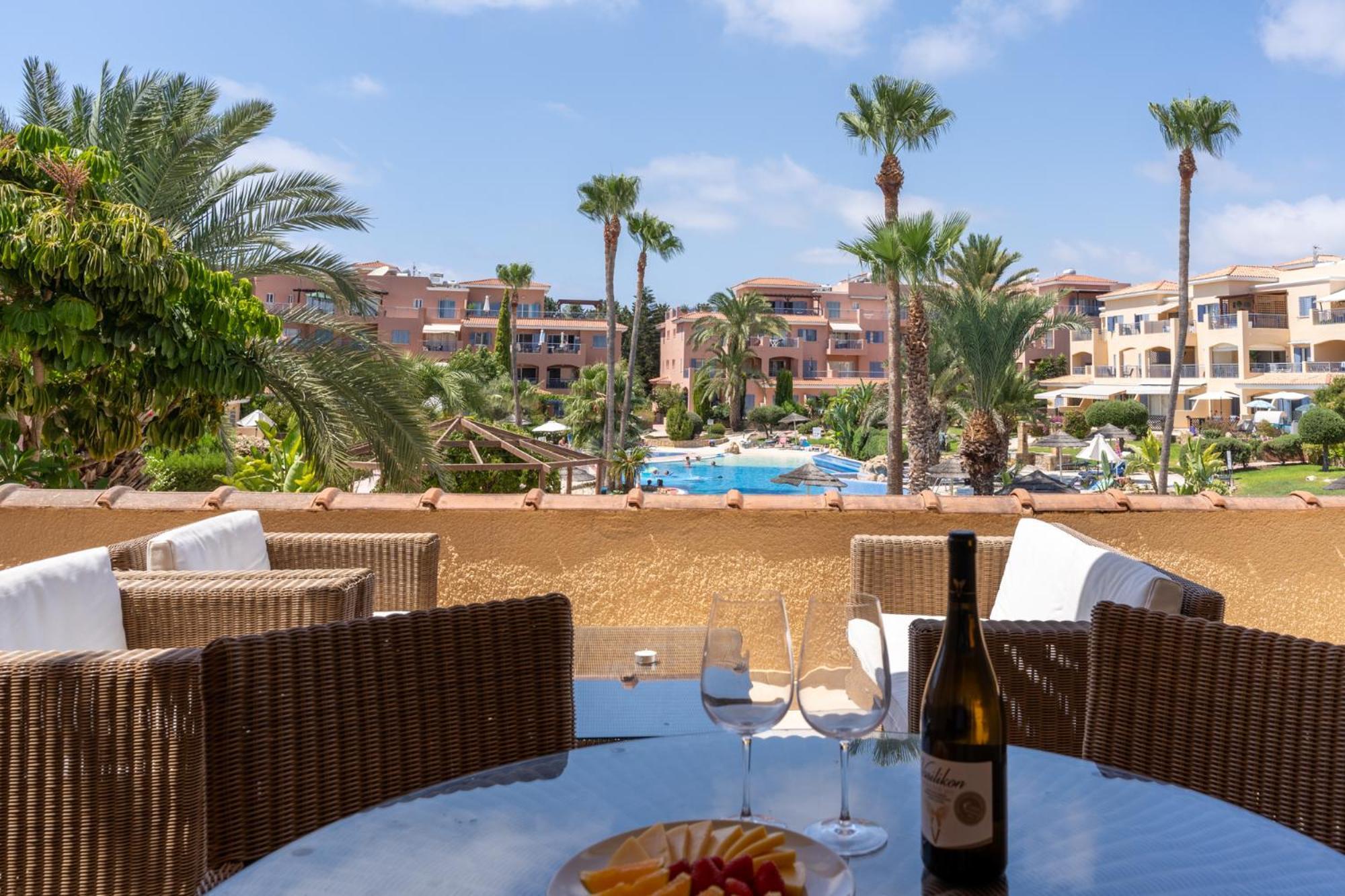 Tropical Paradise In Harbour Paphos, Central & Close To Beach Exterior photo